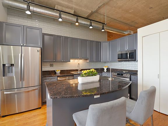 3rd image of 900 N Kingsbury St APT 838