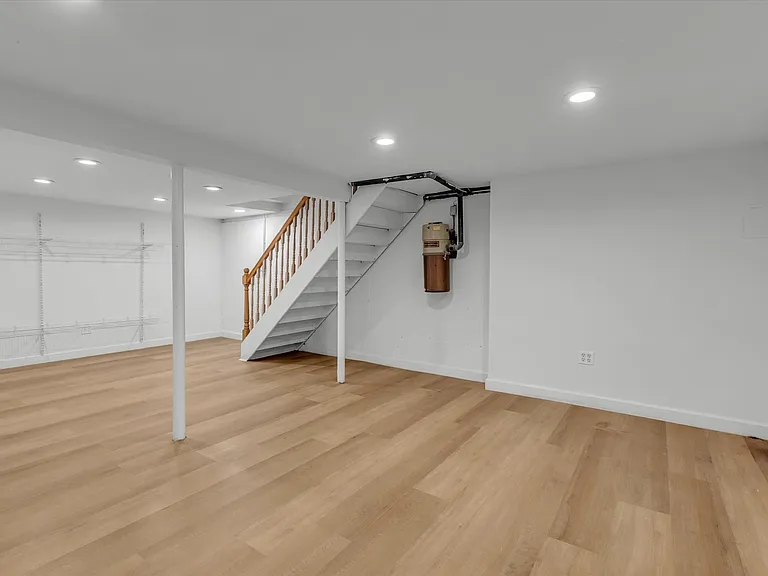 217 Bellerose Ave — Photo 18