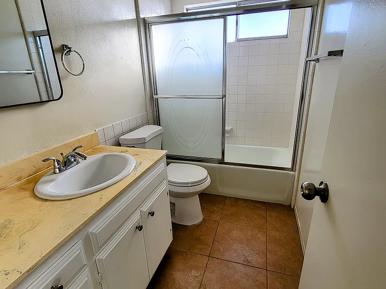 211 Cypress St #4 — Photo 21