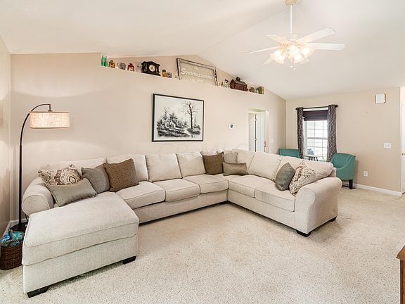 5th image of 8431 Country View Ln