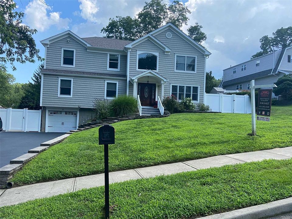 1st image of 4 Geoffrey Ln