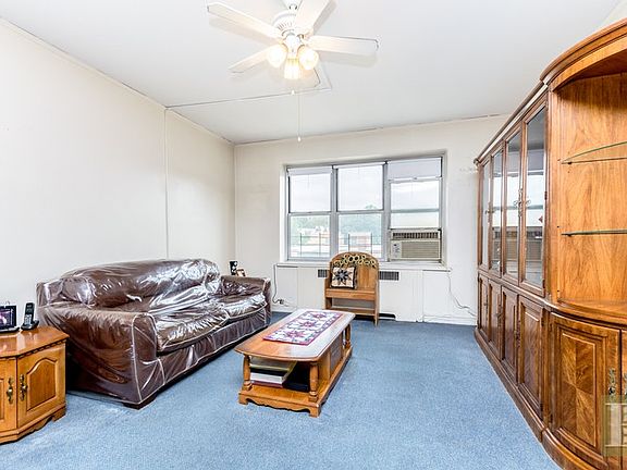 3rd image of 100 Bennett Ave APT 4A