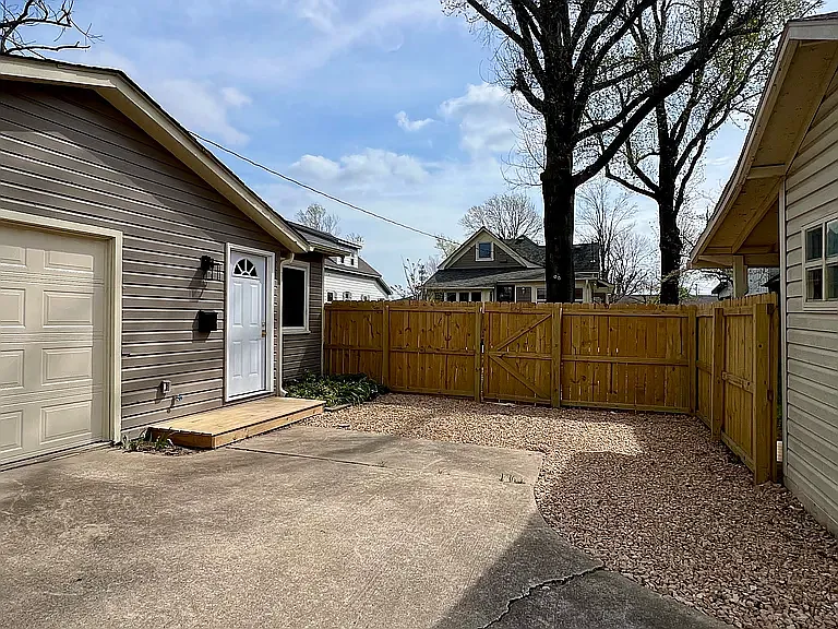 610 N 3rd St — Photo 2