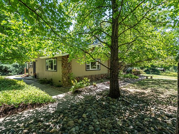 3rd image of 9040 Meadow Ln