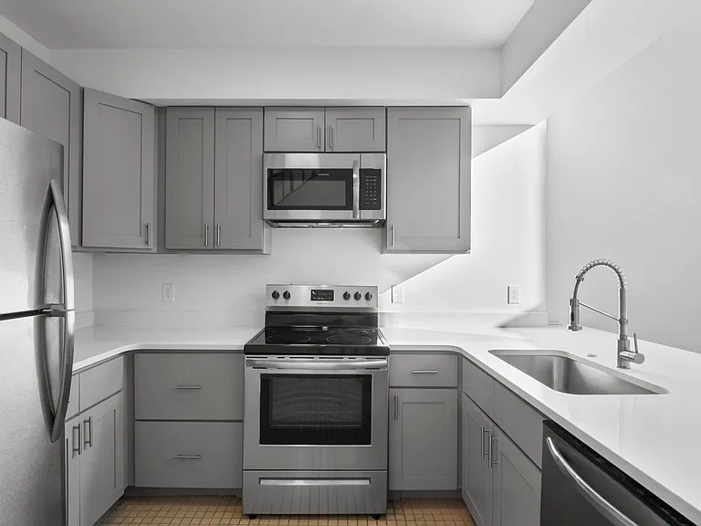 4500 S Kingshighway Blvd #13 — Photo 12