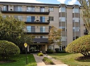 8640 Waukegan Rd UNIT 121, Morton Grove, IL 60053