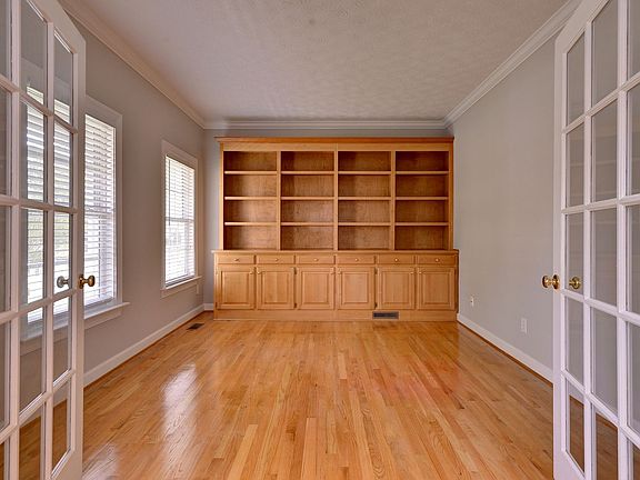 4th image of 510 Brentmeade Dr