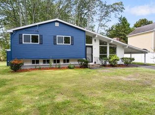 115 Edgewood St, Lowell, MA 01852