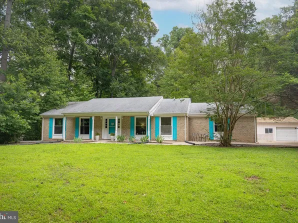17 Wesley Ter, Weems, VA 22576