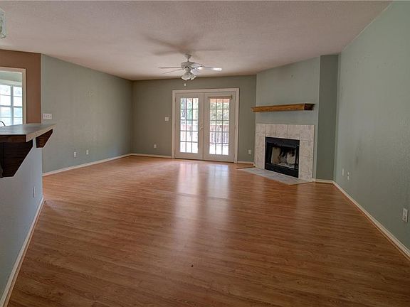 4th image of 313 Taylor Dr