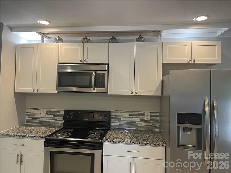 540 Carolyn Ln — Photo 5