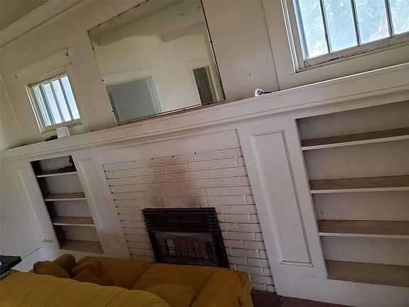 5th image of 918 Mulberry St