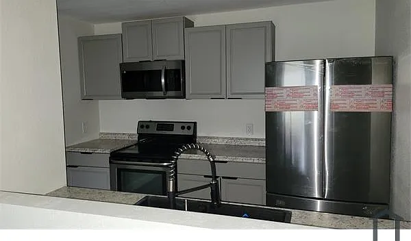 2 bed, 817 sqft, $1,350 — Photo 3
