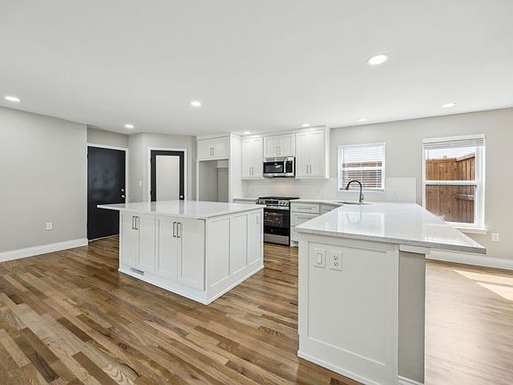 4th image of 810 Wildgrove Dr