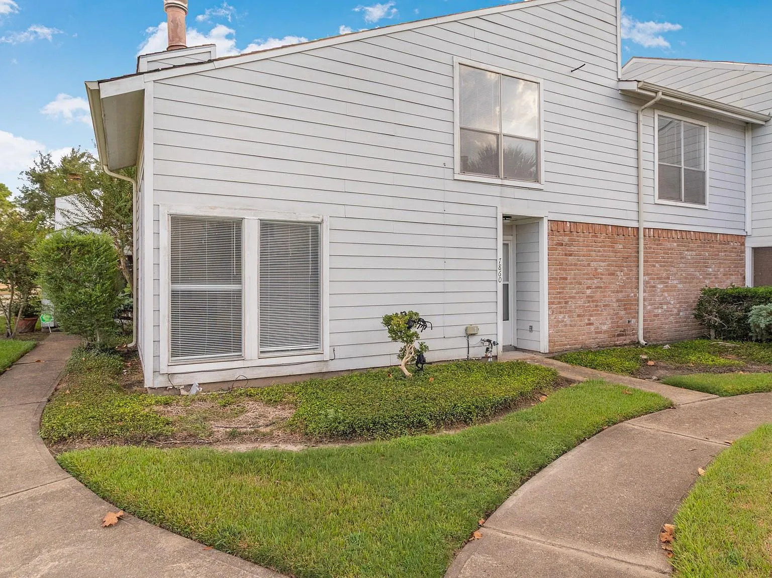 3 bed, 2.0 bath, 1850 sqft, $1,700 — Photo 2