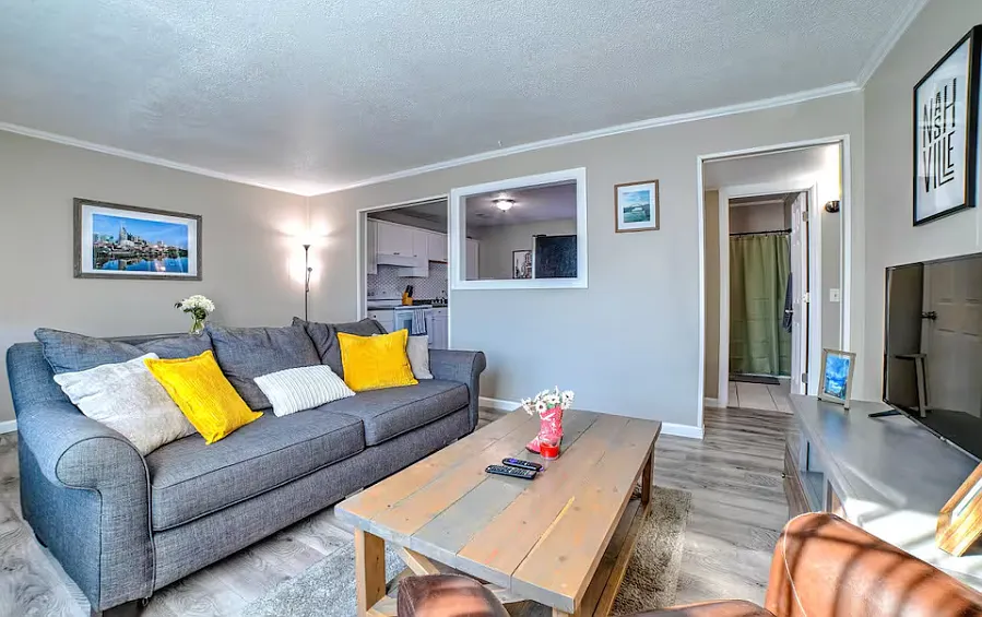 2417 Glenrose Avenue - A — Photo 1