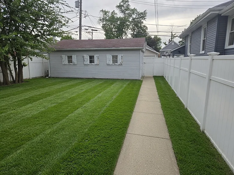 1131 Hannah Ave #1 — Photo 7