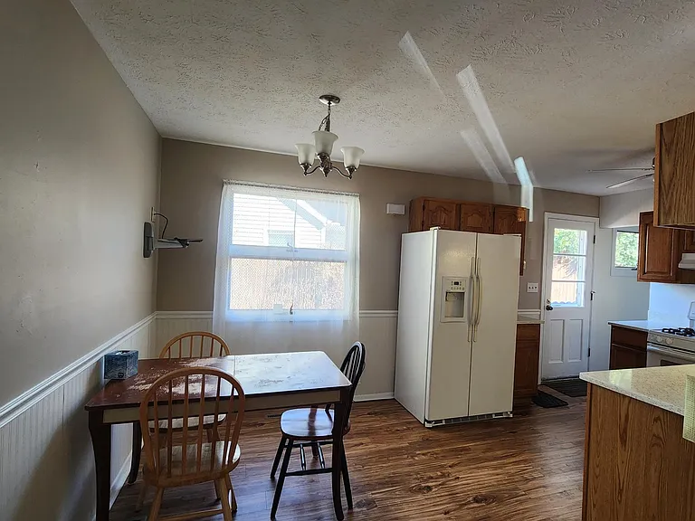 8706 Rosebud Dr — Photo 3