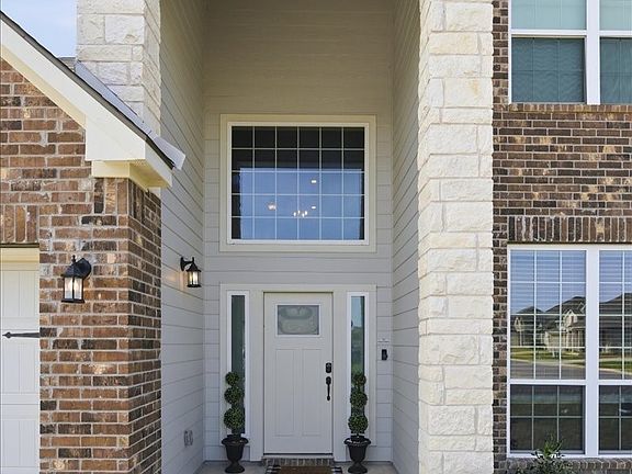 5th image of 8119 Montclair Dr