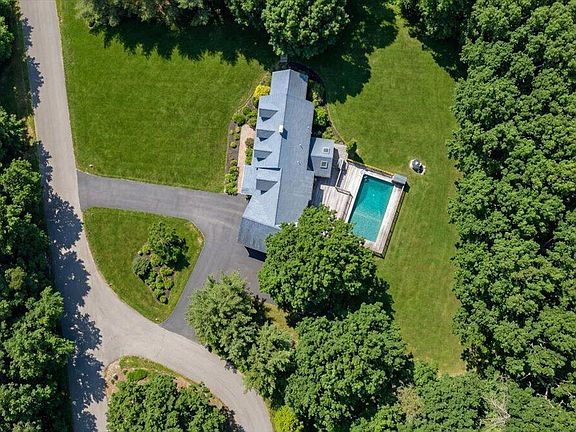 2nd image of 6 Stone Ridge Road