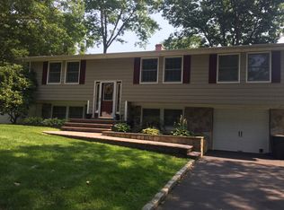 5 Twig Ct, East Setauket, NY 11733
