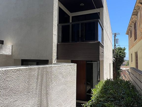 2nd image of 216 Quincy Ave APT 3