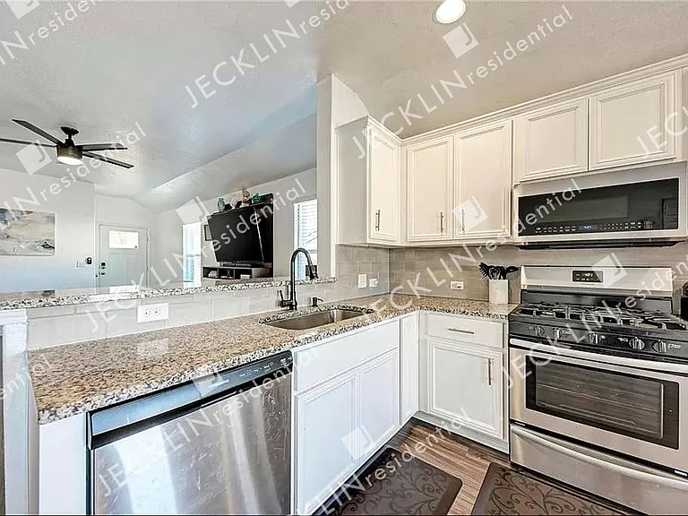 105 Kleberg Ct — Photo 12