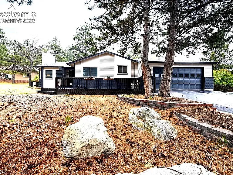 975 Tari Dr — Photo 1