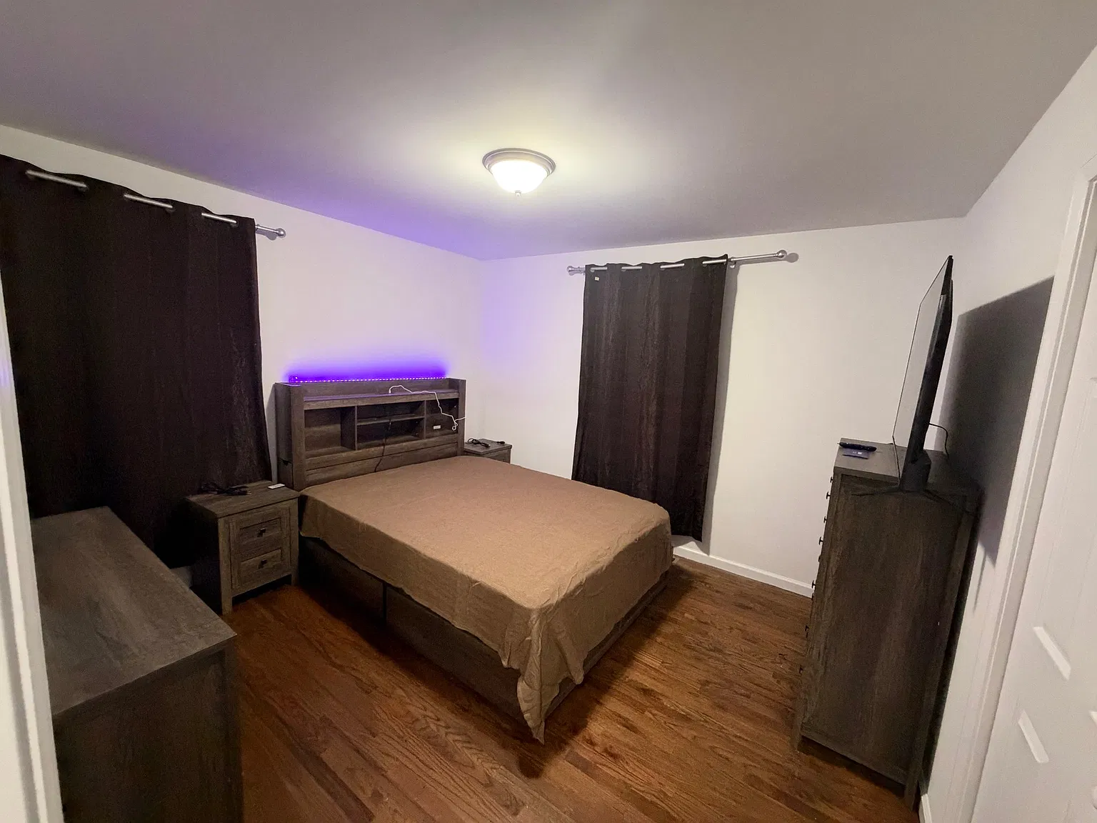 Enjoy the convenience of a beautifully refurbished, fully furnished two-bedroom apartment in Bridgep — Photo 1