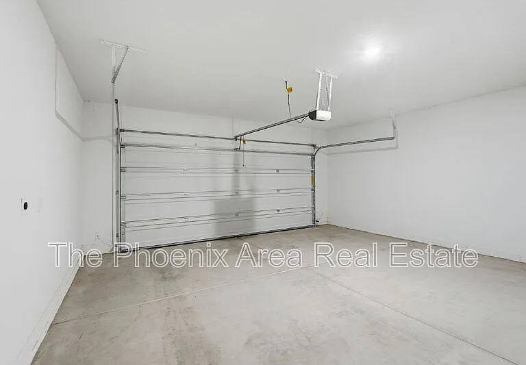 2761 W Seaver Ave — Photo 32