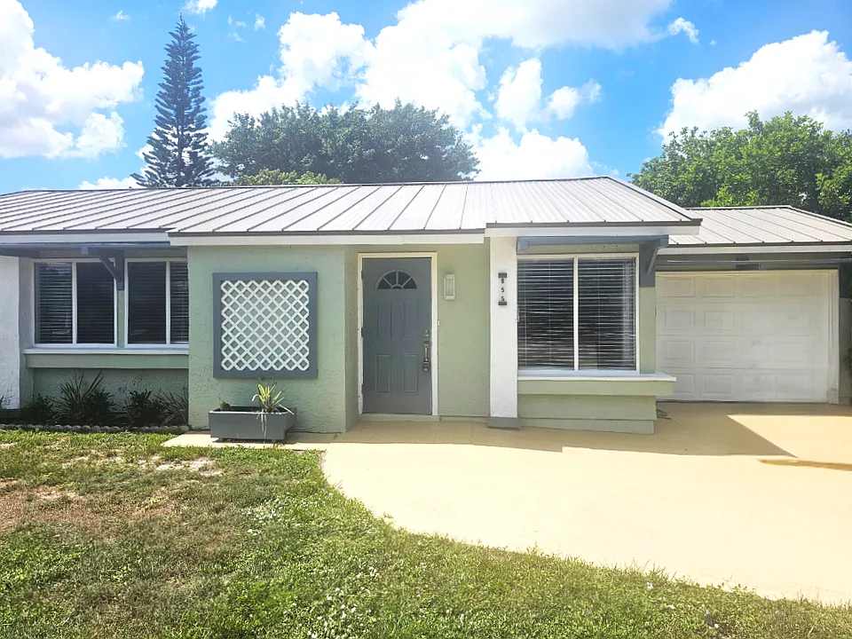 855 23rd Pl SW