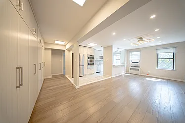 2569 West Second Street, #5H