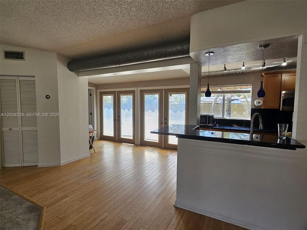1732 NE 50th St, photo 9