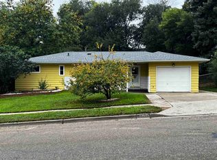 909 20th St NW, Minot, ND 58703