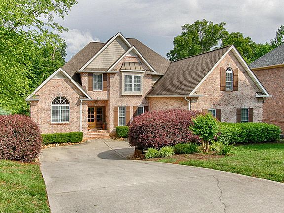 2nd image of 1906 Shady Hollow Ln