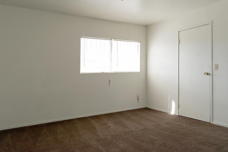 1st image of 4765 Thunderbolt Ave APT 04