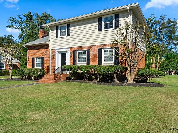 3rd image of 9114 Crystalwood Ln
