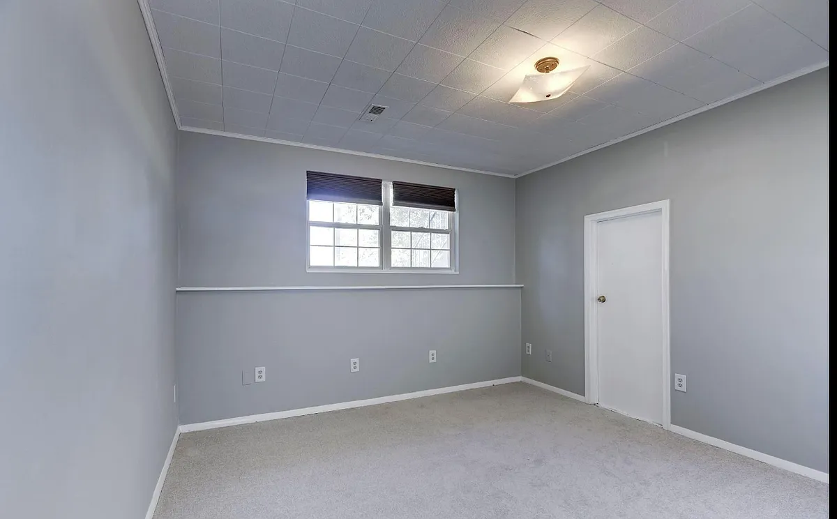 Building Photo - 803 Flagler Dr #BASEMENT