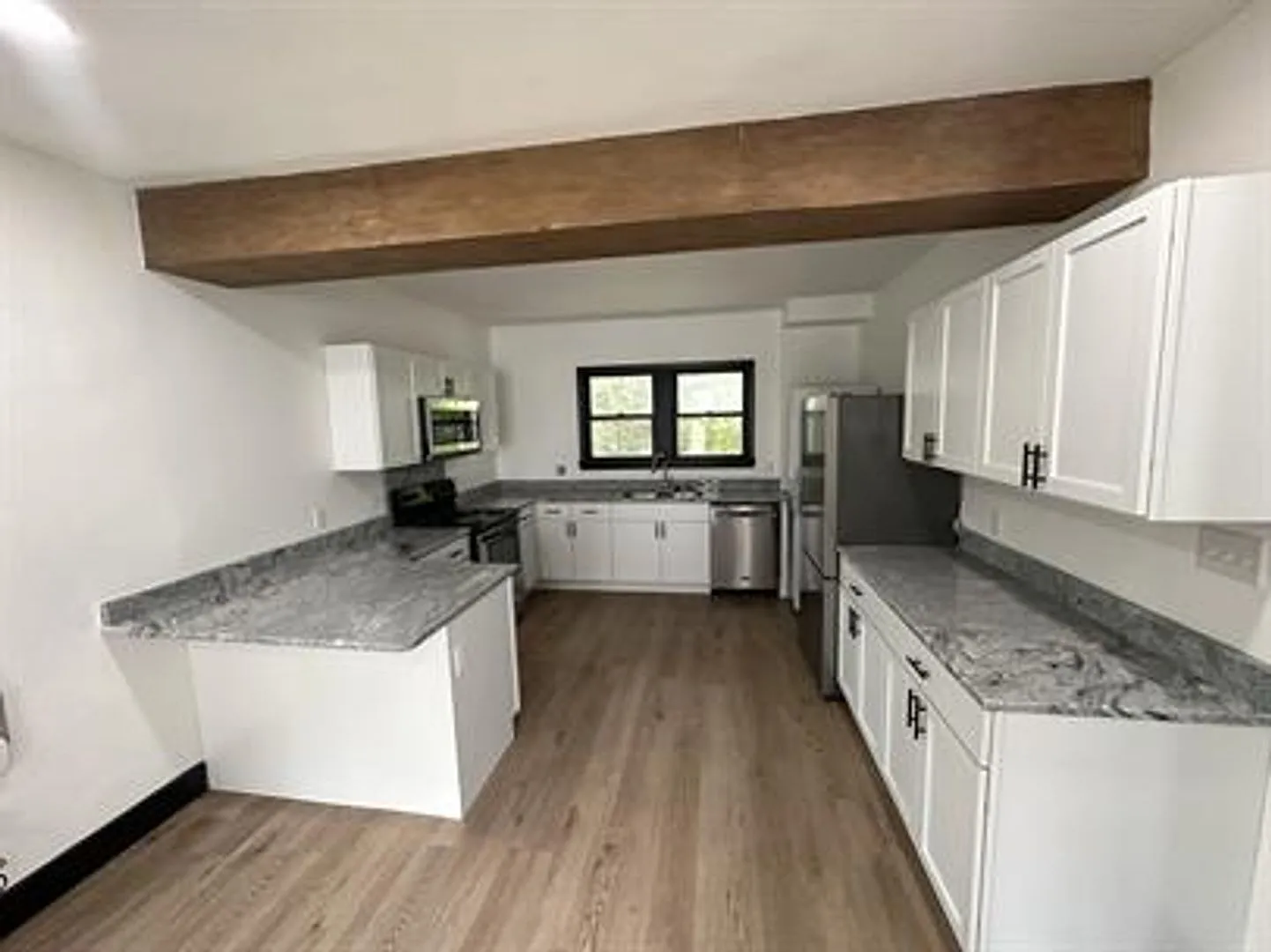 806 W Stoughton St--Roommate match — Photo 3