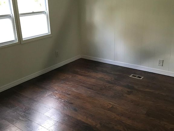 4th image of 10 44th Ave