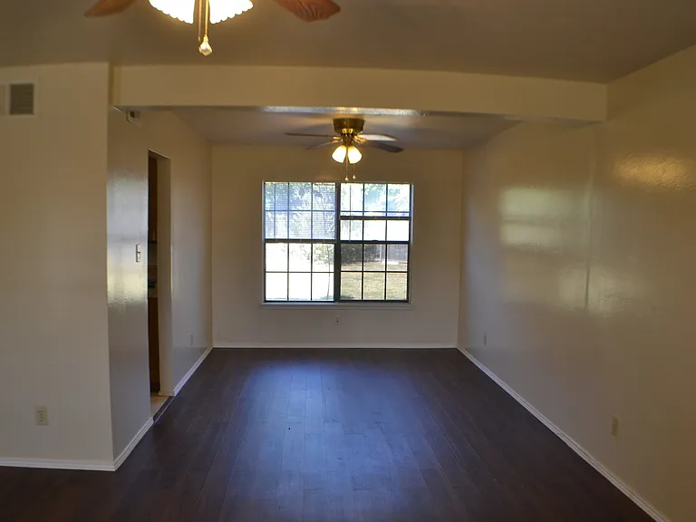 1515 Bandera Dr — Photo 4