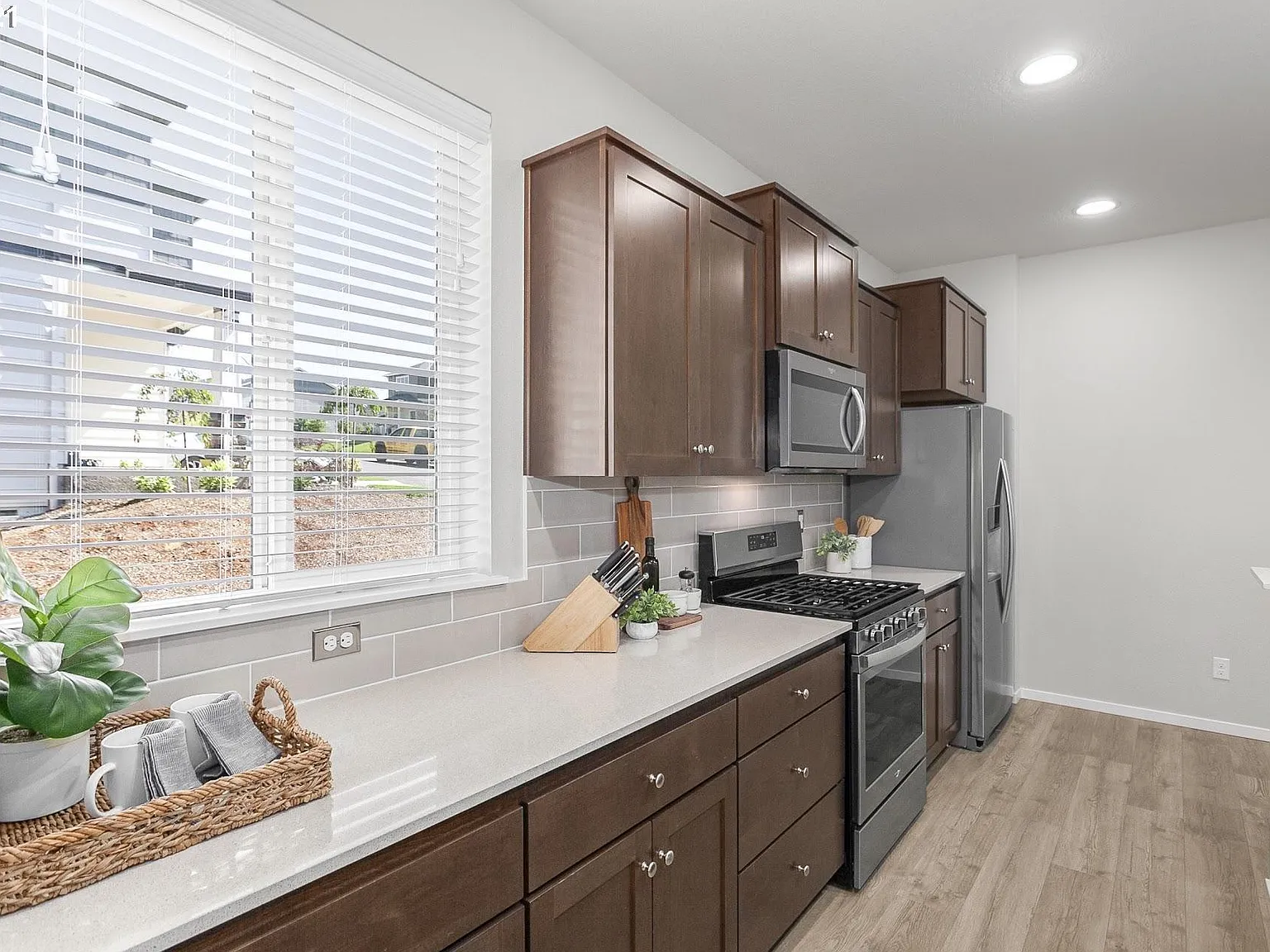 5 bed, 3011 sqft, $3,775 — Photo 3