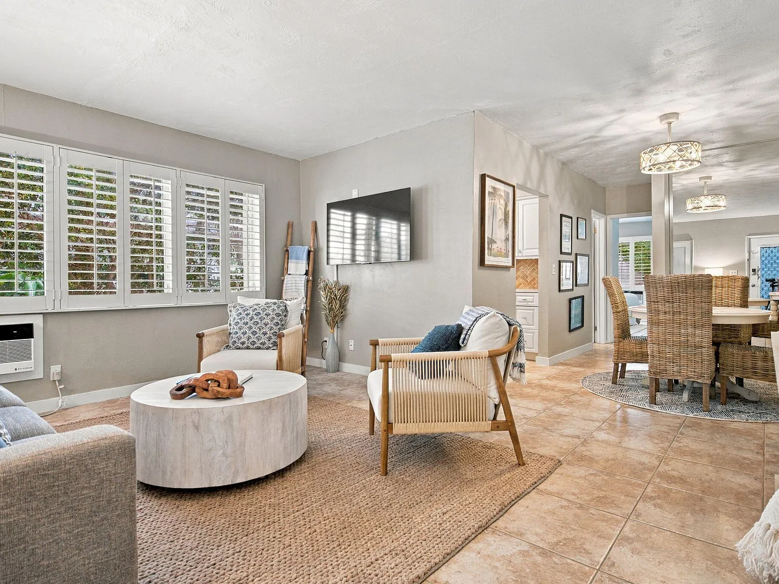 1 bed, 1.0 bath, 691 sqft, $2,350 — Photo 2