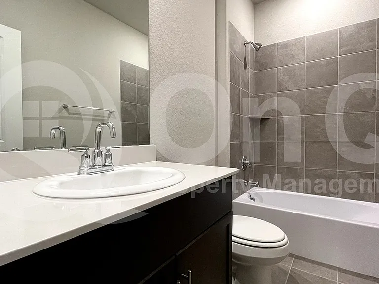 1608 Lannon Ln — Photo 32