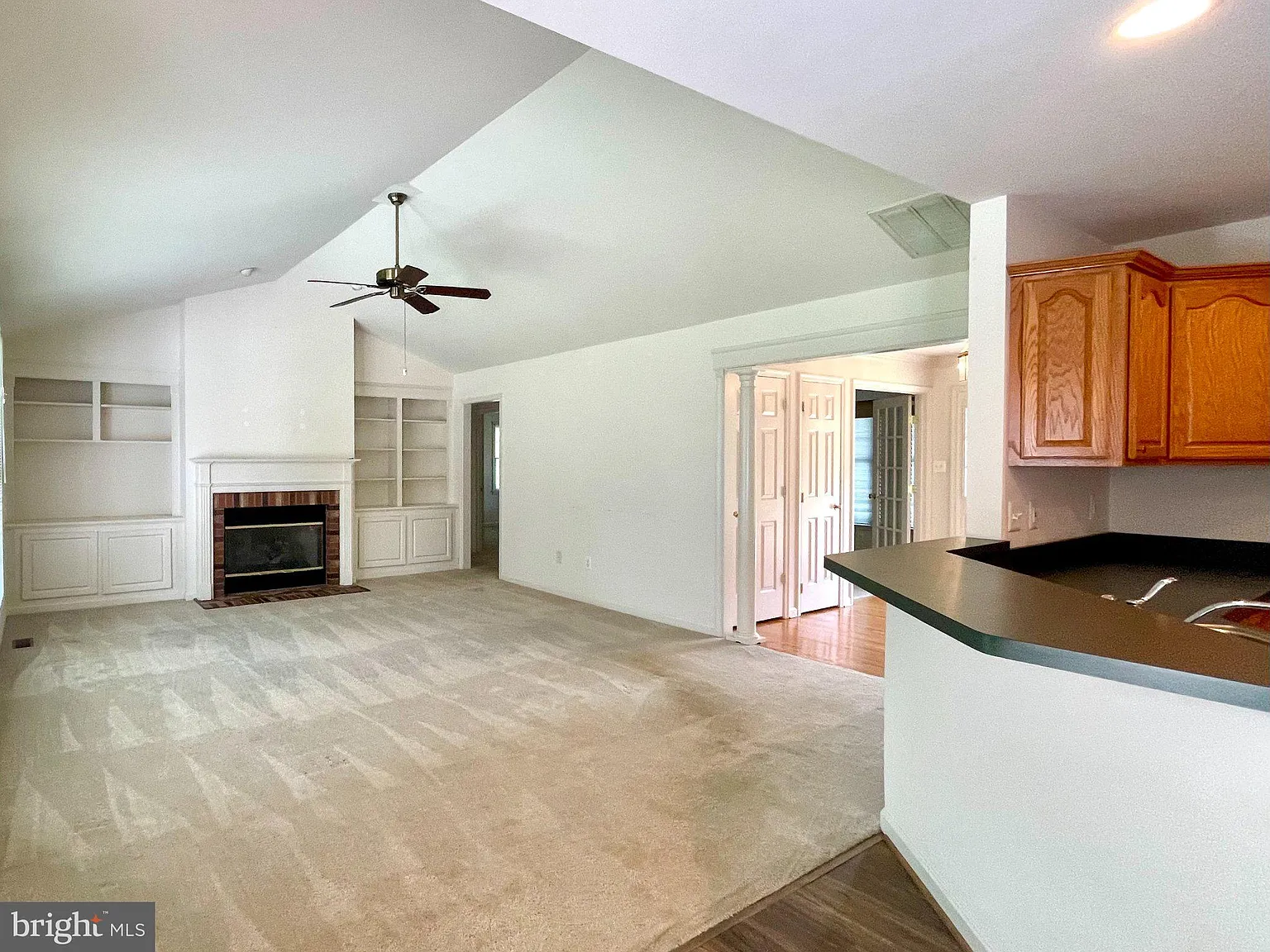3 bed, 2.0 bath, 2025 sqft, $3,500 — Photo 3