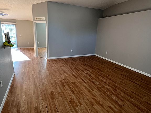 4th image of 673 Lobelia Dr