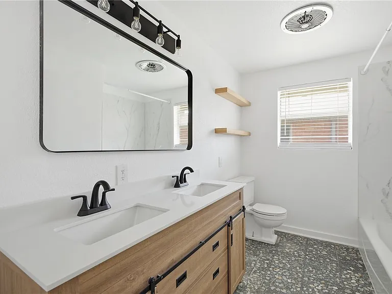 124 E Janin Cir — Photo 17