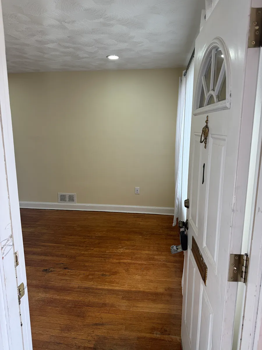 Building Photo - 115 Webster St NE #1