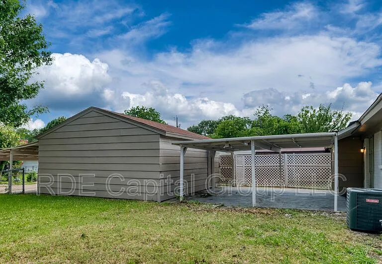 2726 Starcrest Ln — Photo 21