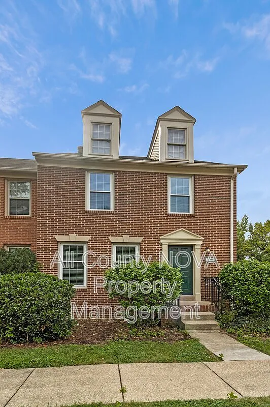 3 bed, 3.5 bath, 1970 sqft, $4,300 — Photo 2